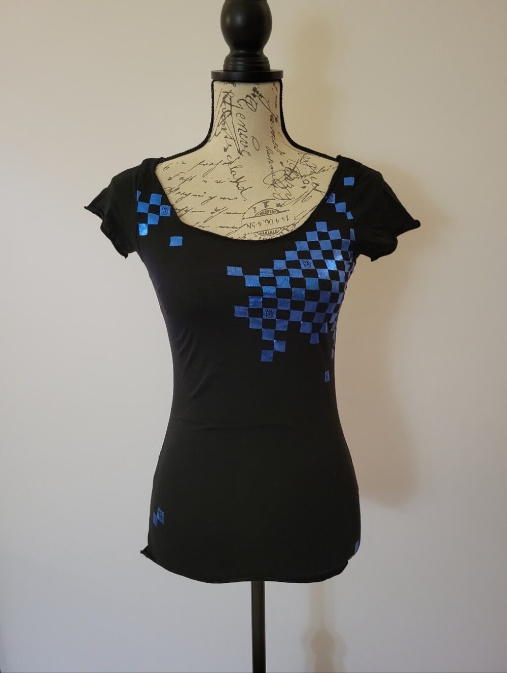 Divided Black Short Sleeve Scoop Neck Top with Blue Checkerprint